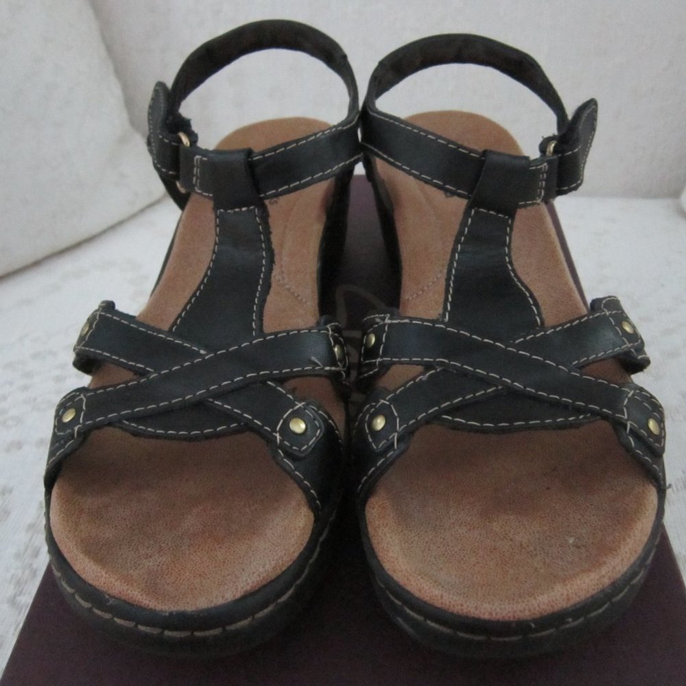 Clarks Hayla Flute T-Bar Wedge Low Heel Sandals 2"
